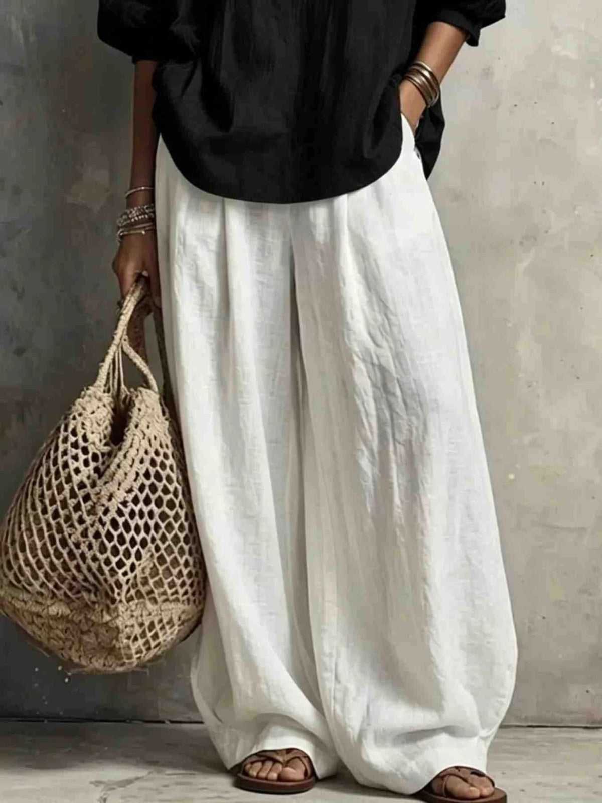 Conjunto Blusa com Gola Entalhada e Calças de Perna Larga
