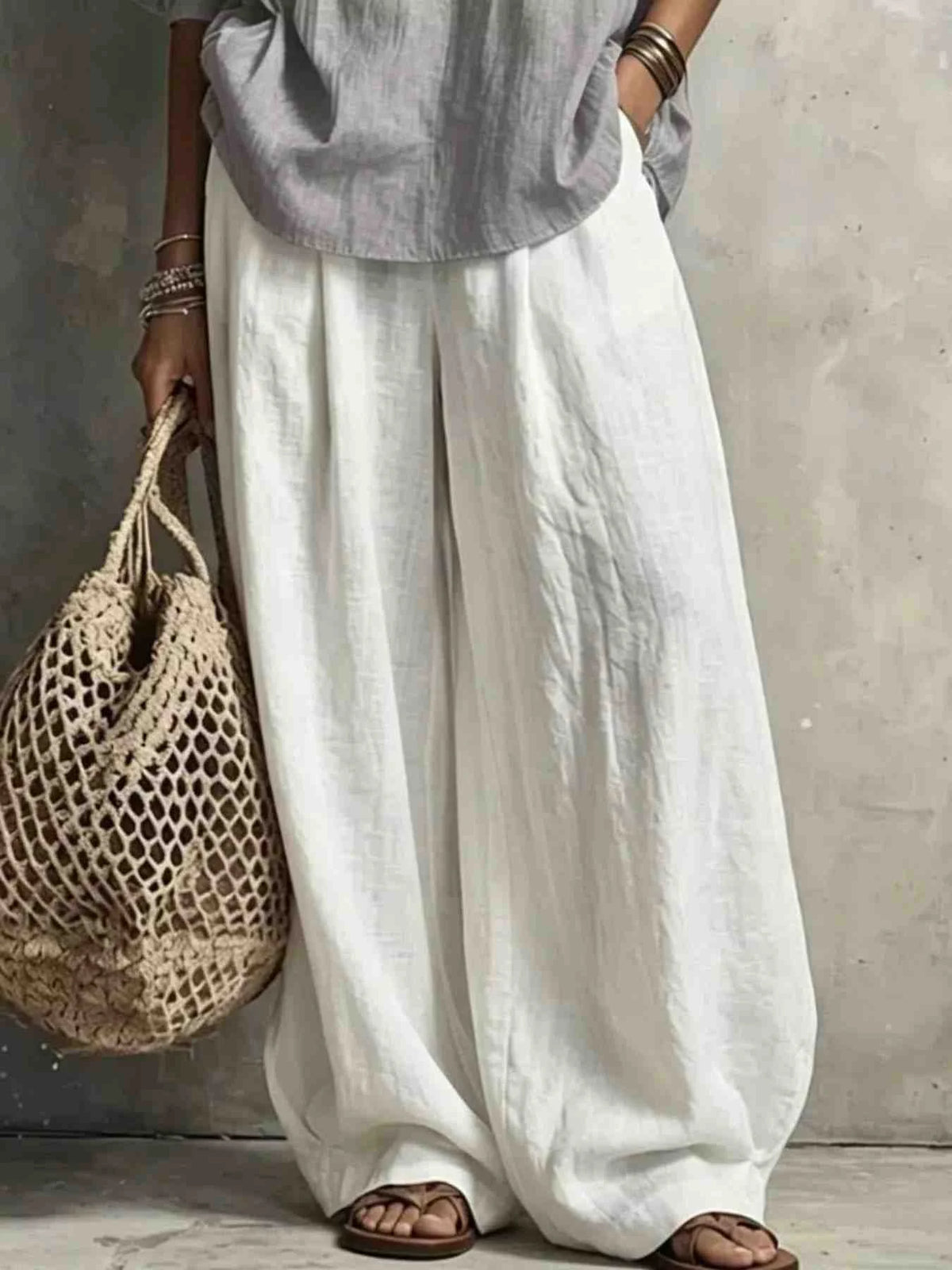 Conjunto Blusa com Gola Entalhada e Calças de Perna Larga