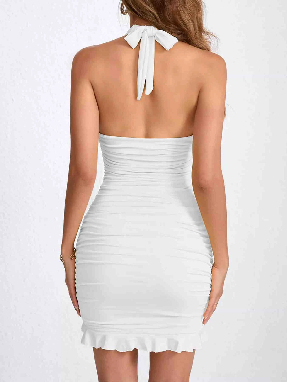 Vestido Mini Justo Franzido com Laço Atrás
