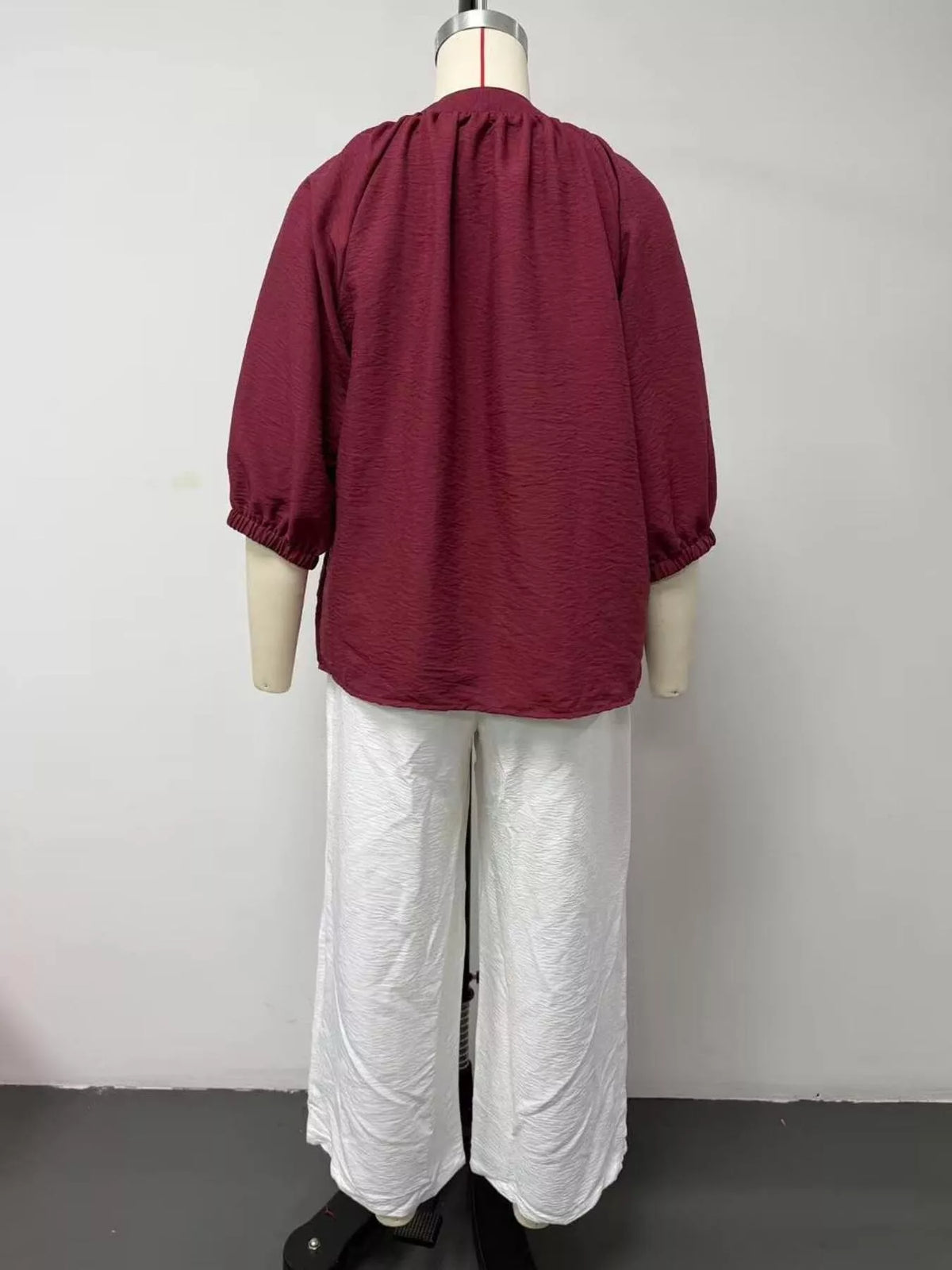 Conjunto Blusa com Gola Entalhada e Calças Wide-Leg