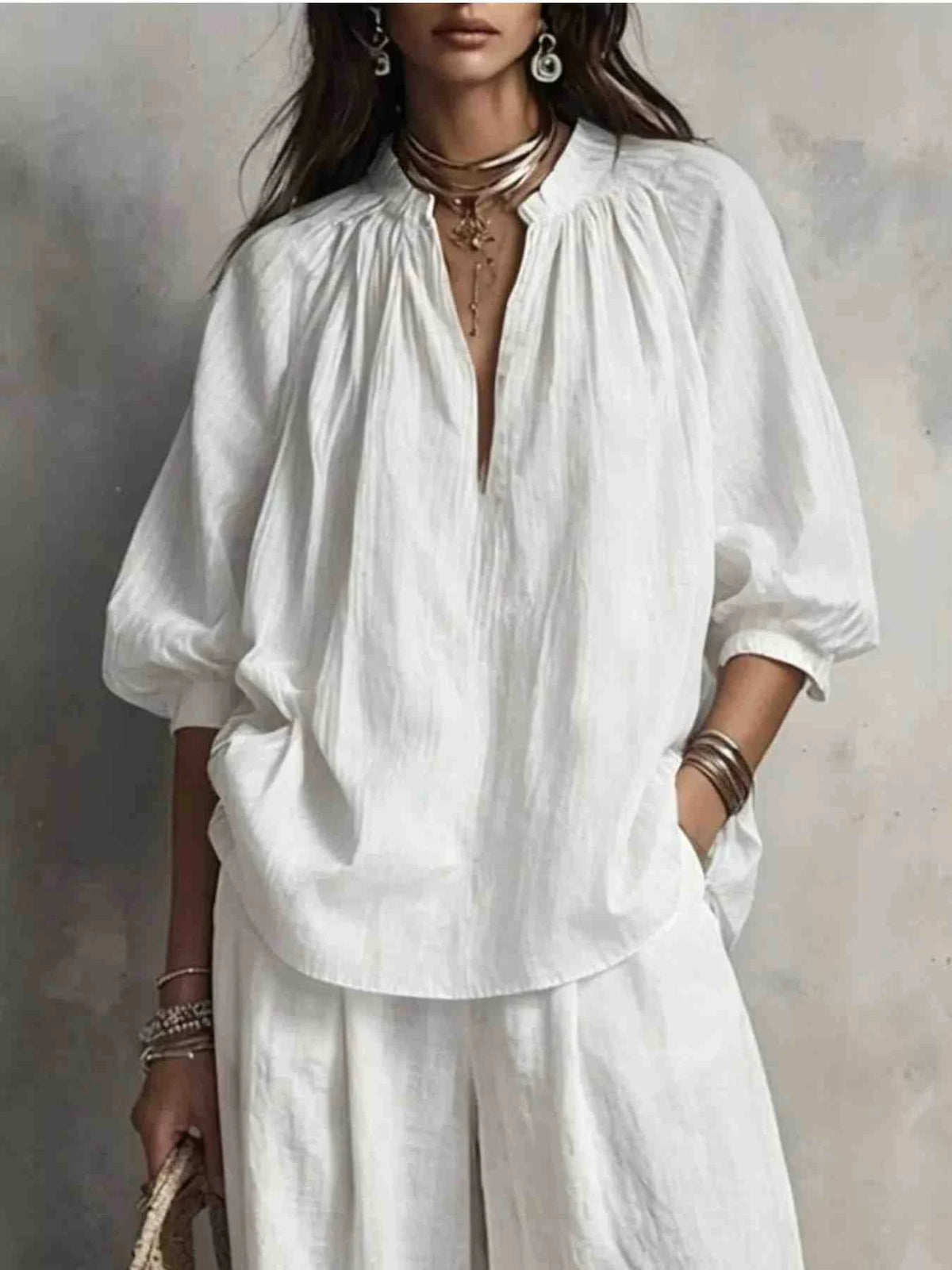 Conjunto Blusa com Gola Entalhada e Calças de Perna Larga