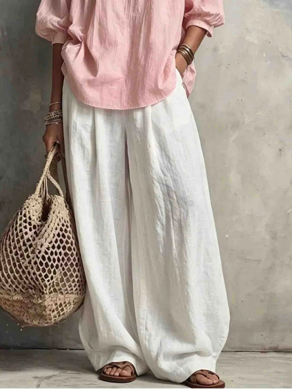 Conjunto Blusa com Gola Entalhada e Calças de Perna Larga