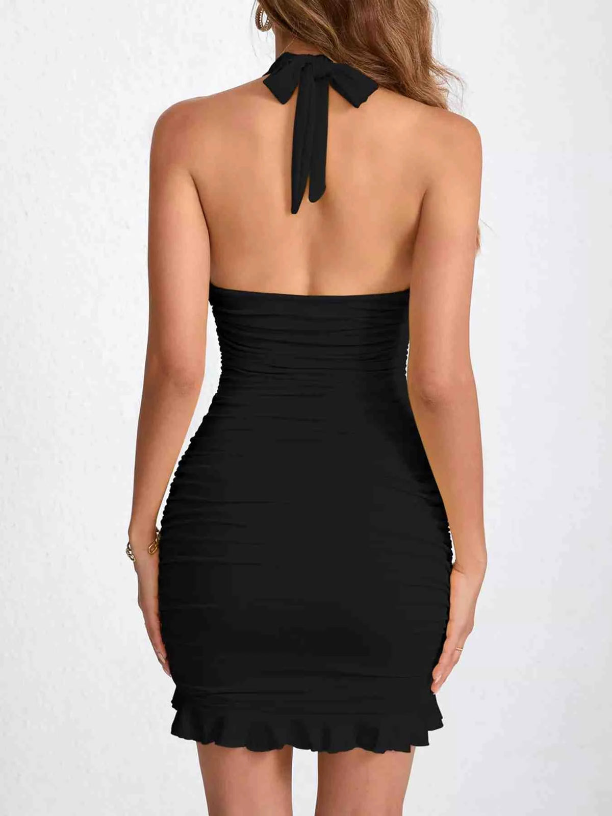 Vestido Mini Justo Franzido com Laço Atrás