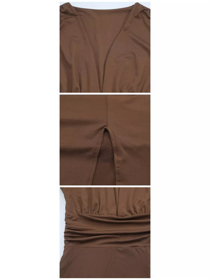 Vestido Justo Franzido com Decote em V Profundo e Fenda Alta