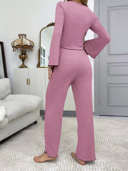 Conjunto Loungewear com Top de Mangas Evasê e Renda