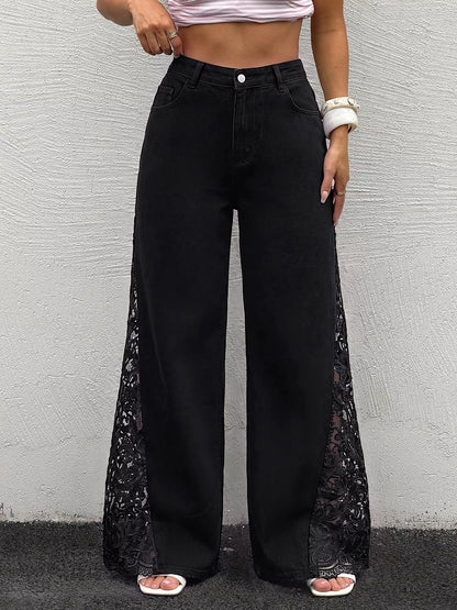 Jeans de Perna Larga com Detalhe de Renda