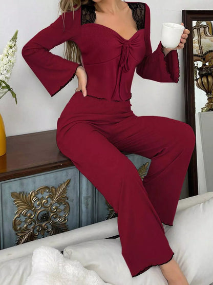 Conjunto Loungewear com Top de Mangas Evasê e Renda