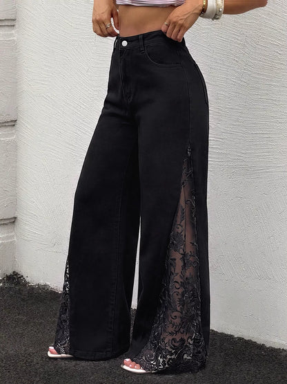Jeans de Perna Larga com Detalhe de Renda