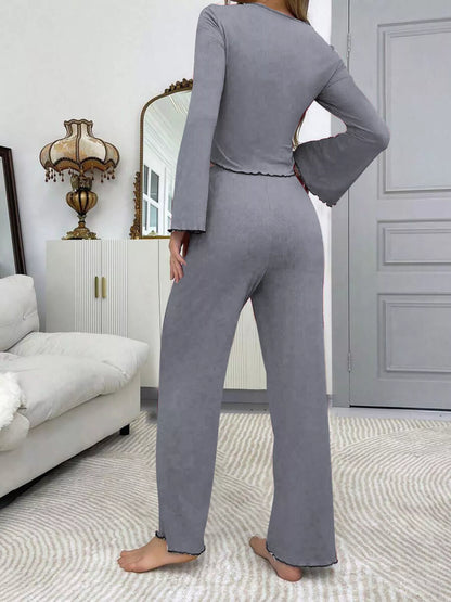 Conjunto Loungewear com Top de Mangas Evasê e Renda
