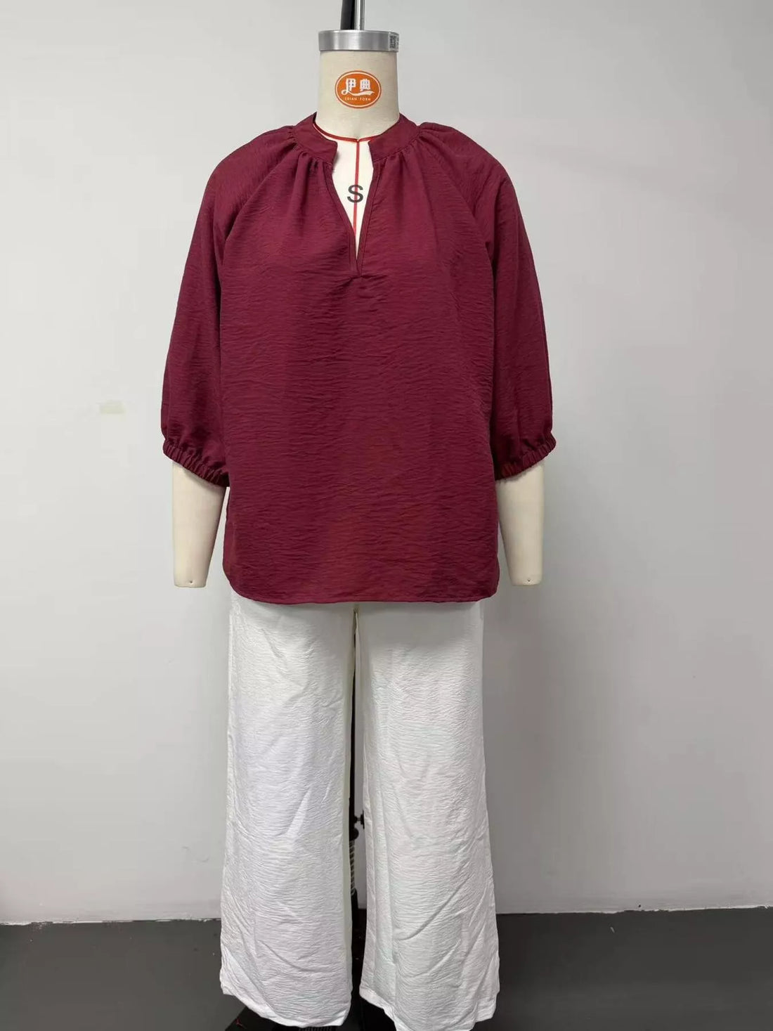 Conjunto Blusa com Gola Entalhada e Calças Wide-Leg