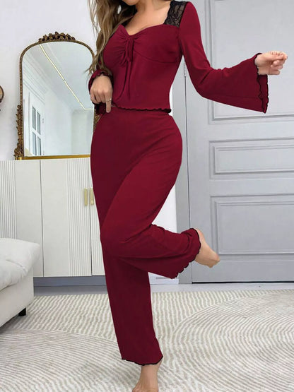 Conjunto Loungewear com Top de Mangas Evasê e Rendav