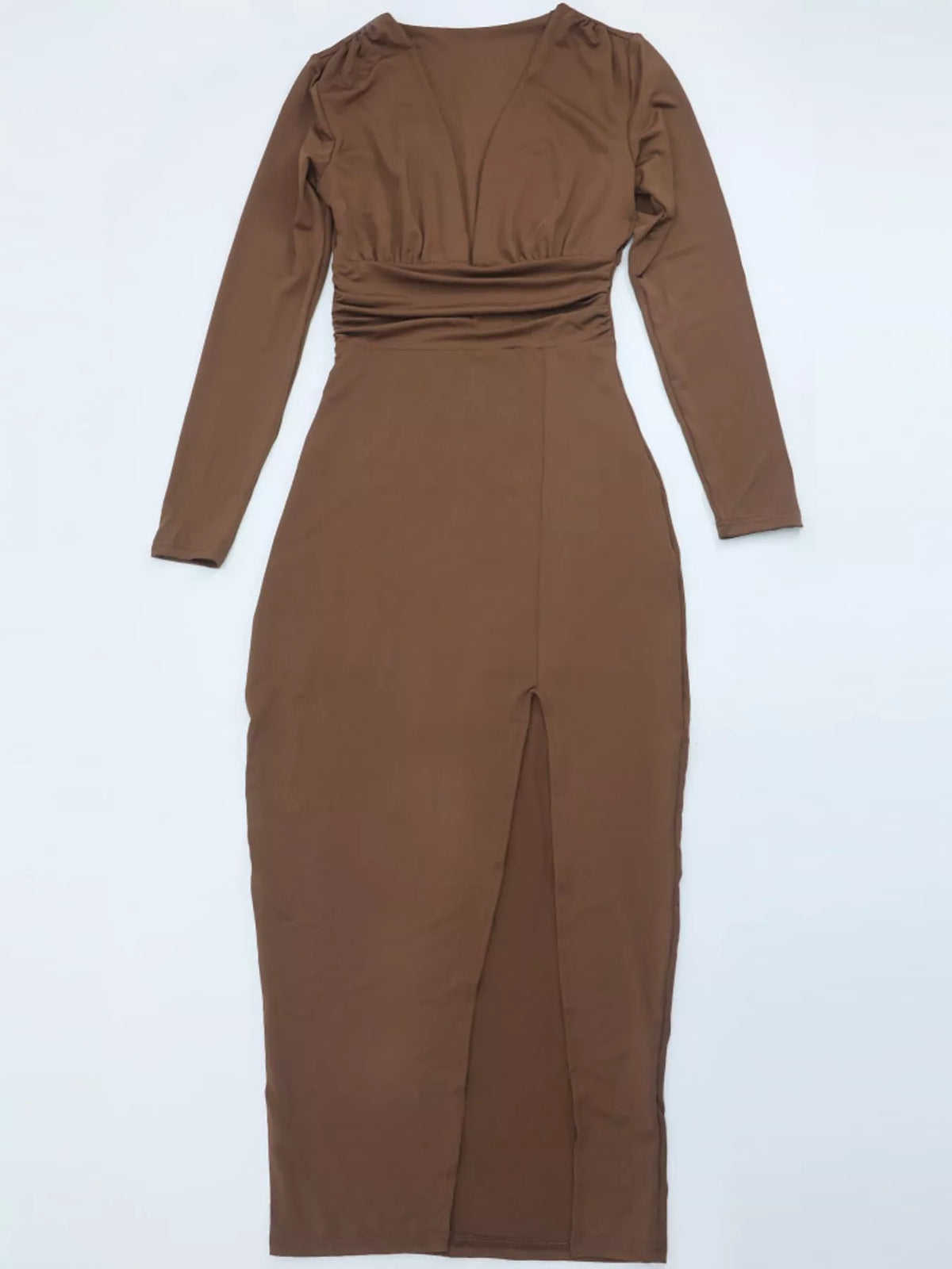 Vestido Justo Franzido com Decote em V Profundo e Fenda Alta