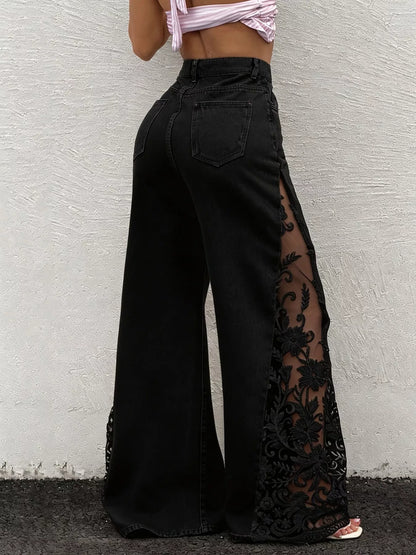 Jeans de Perna Larga com Detalhe de Renda