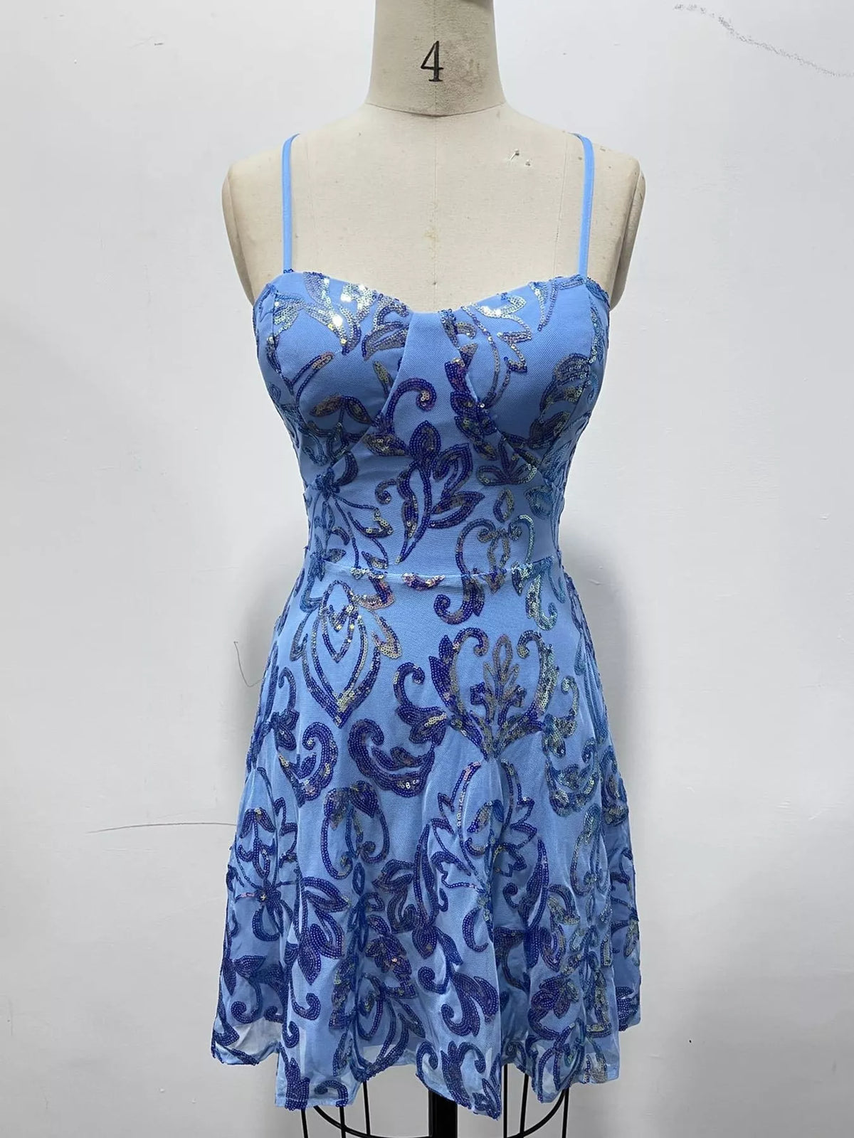 Vestido Mini com Lantejoulas